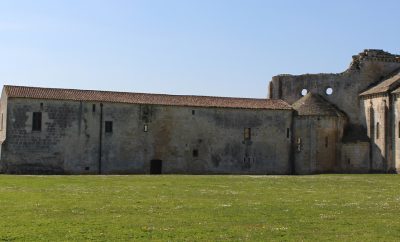 Abbaye de Trizay : Explorez ce joyau historique en Charente-Maritime